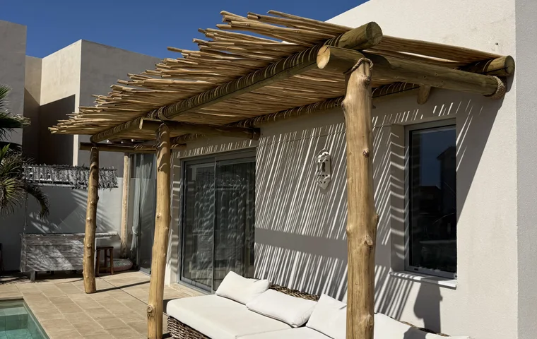 Pérgola de Madera de Teca — Ixchel Beach House